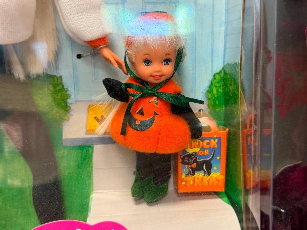 FOUR BARBIE DOLL ENSEMBLES 35TH ANNIVERSARY, HAPPY HALLOWEEN BARBIE & KELLY, THE LITTLE MERMAID - 16