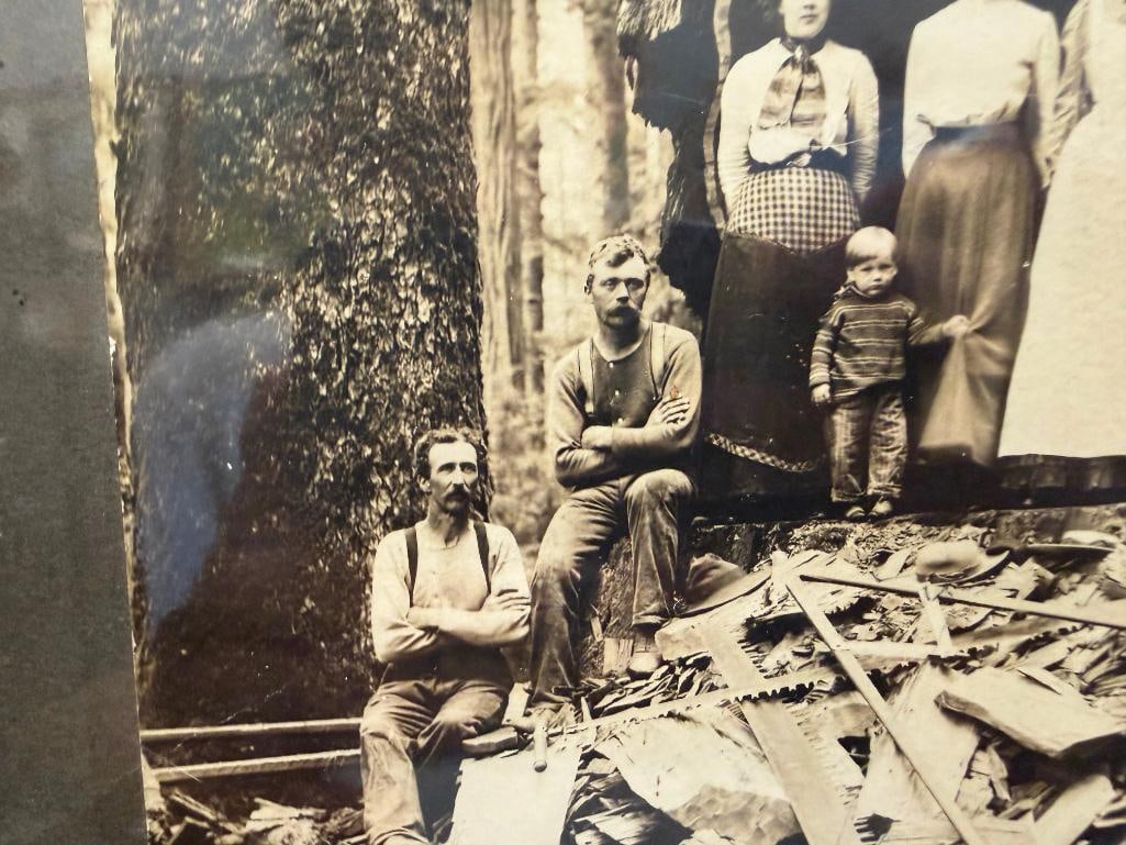 EUREKA CO. BLACK AND WHITE PHOTO OF MEN, WOMEN, AND CHILDREN POSING INSIDE TREE TRUNK - 5