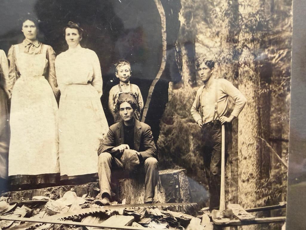 EUREKA CO. BLACK AND WHITE PHOTO OF MEN, WOMEN, AND CHILDREN POSING INSIDE TREE TRUNK - 7