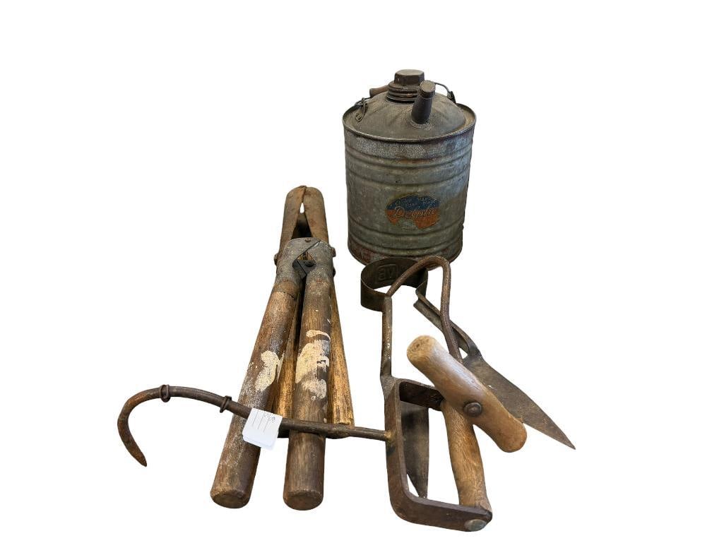 20TH CENTURY FARMING TOOLS HAY HOOKS, DEHORNING CLIPPERS, SHEARS, AND OIL CAN: 17" CLIPPERS, 12" HAY HOOKS