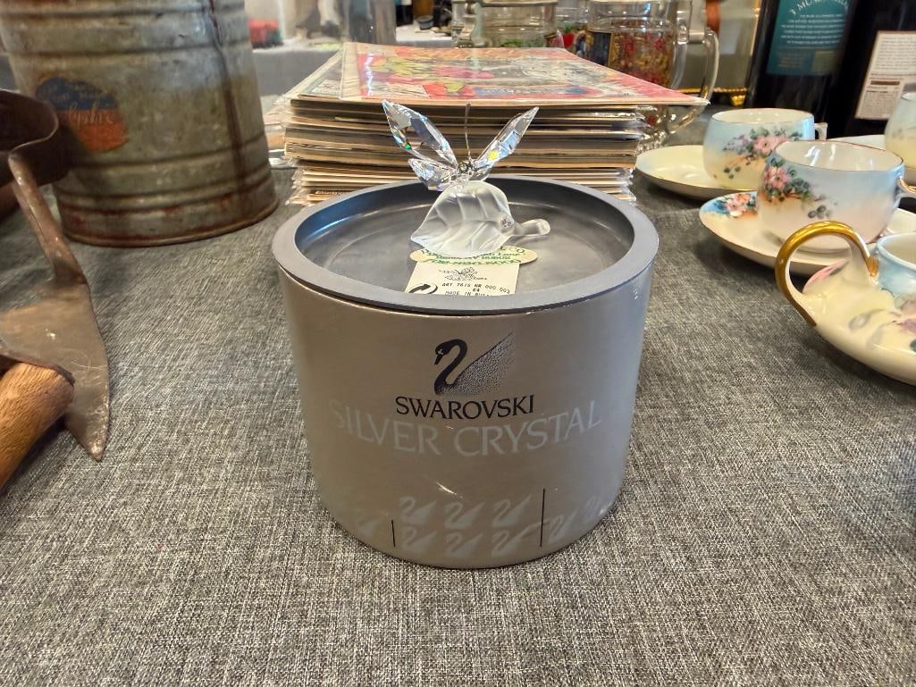 SWAROVSKI CRYSTAL FIGURINE BUTTERFLY ON LEAF IN THE SECRET GARDEN COLLECTION INTRODUCED IN 1994 - 2