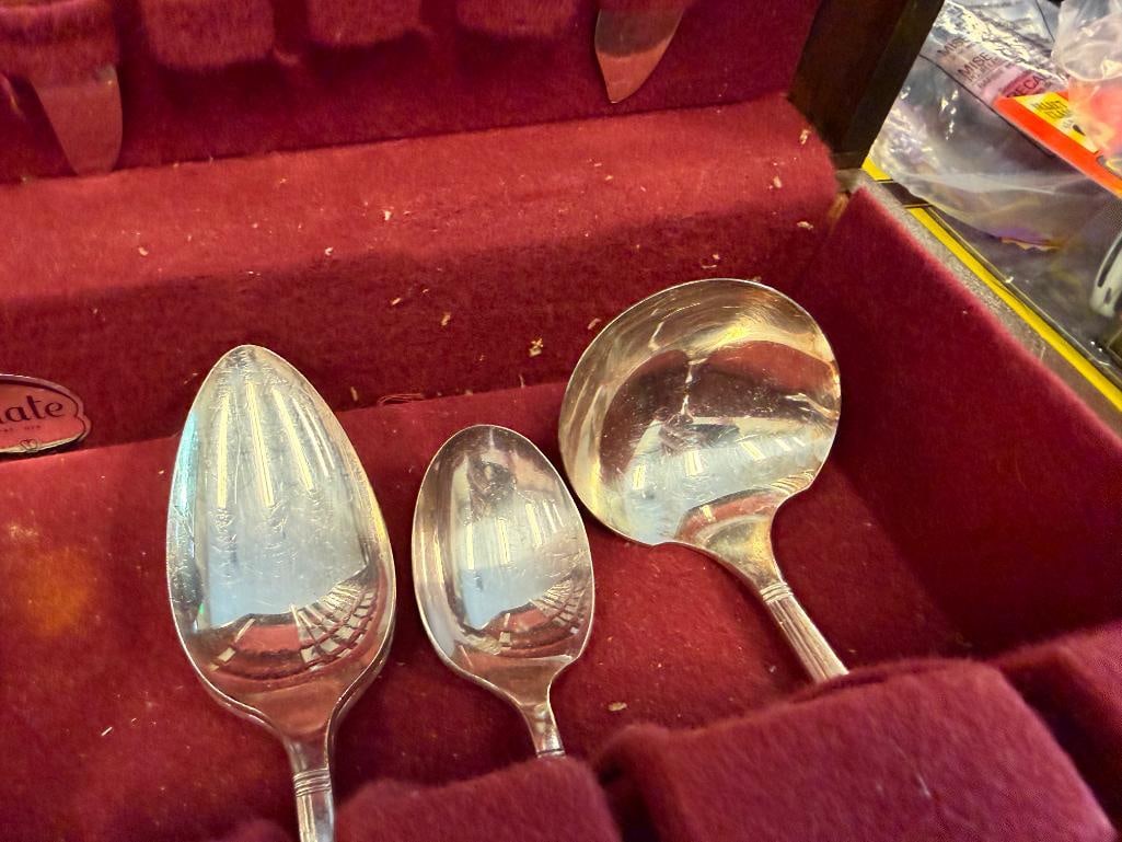 ONEIDA NOBILITY PLATE CAPRISE PATTERN SILVERPLATE FLATWARE SET SIX PIECE SETTING FOR EIGHT - 10