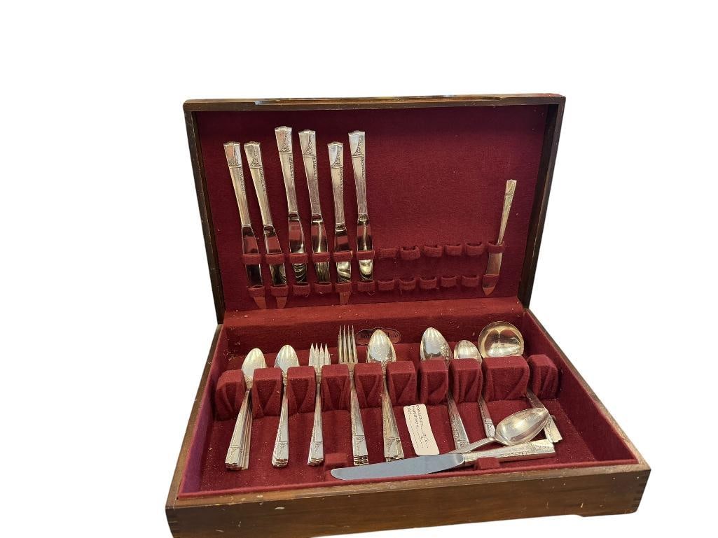 ONEIDA NOBILITY PLATE CAPRISE PATTERN SILVERPLATE FLATWARE SET SIC PIECE SETTING FOR EIGHT (1 of 10)