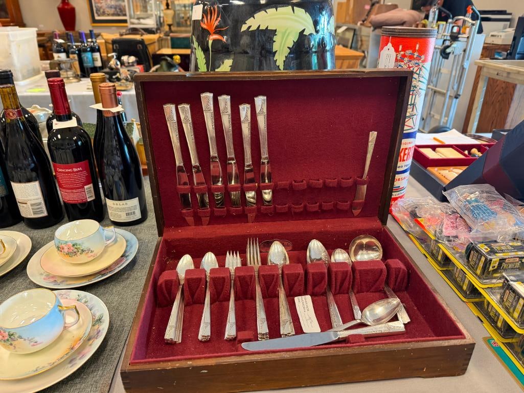 ONEIDA NOBILITY PLATE CAPRISE PATTERN SILVERPLATE FLATWARE SET SIX PIECE SETTING FOR EIGHT - 2