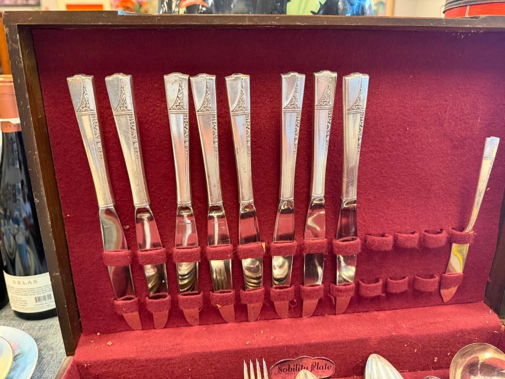 ONEIDA NOBILITY PLATE CAPRISE PATTERN SILVERPLATE FLATWARE SET SIX PIECE SETTING FOR EIGHT - 8