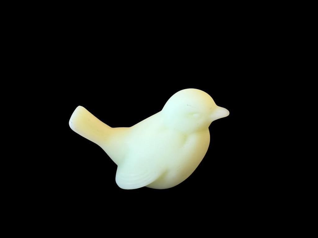 FENTON SATIN CUSTARD URANIUM GLASS BIRD FIGURINE UV LIGHT REACTIVE (1 of 6)