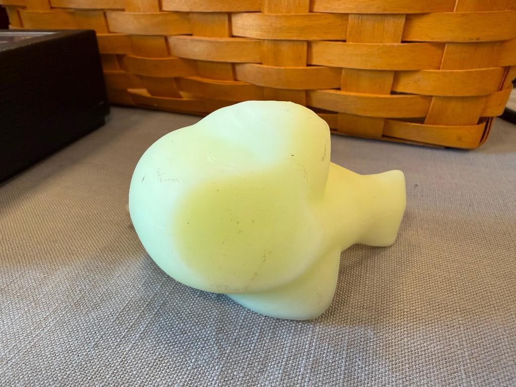 FENTON SATIN CUSTARD URANIUM GLASS BIRD FIGURINE UV LIGHT REACTIVE - 6
