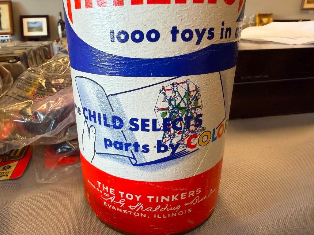 1950'S - 1960'S TINKERTOY NO. 146 CARDBOARD CANISTER WITH BUILDING PIECES - 5