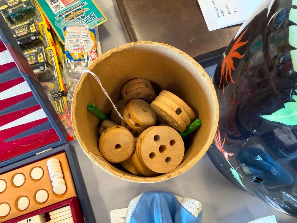 1950'S - 1960'S TINKERTOY NO. 146 CARDBOARD CANISTER WITH BUILDING PIECES - 6