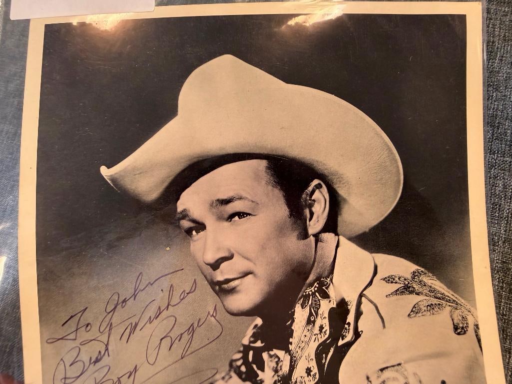 FAMOUS KING OF THE COWBOYS ROY ROGERS AUTOGRAPHED BLACK AND WHITE PHOTOGRAPH - 3