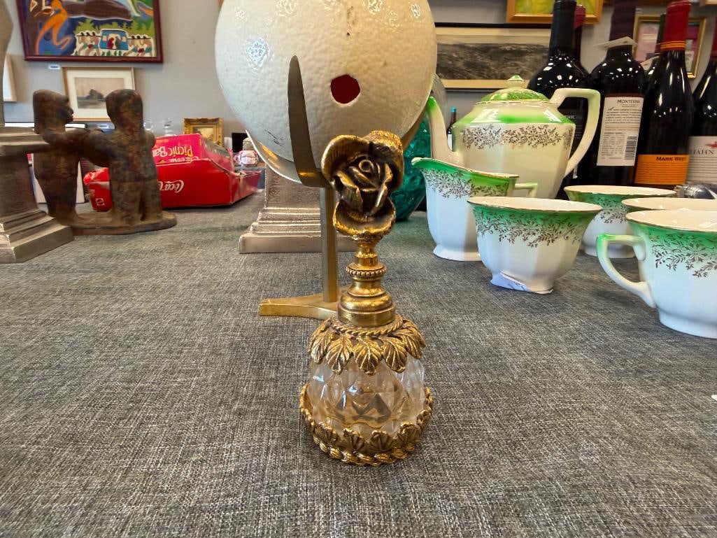 VINTAGE MATSON-STYLE GOLD ORMOLU AND CUT CRYSTAL PERFUME BOTTLE - 2