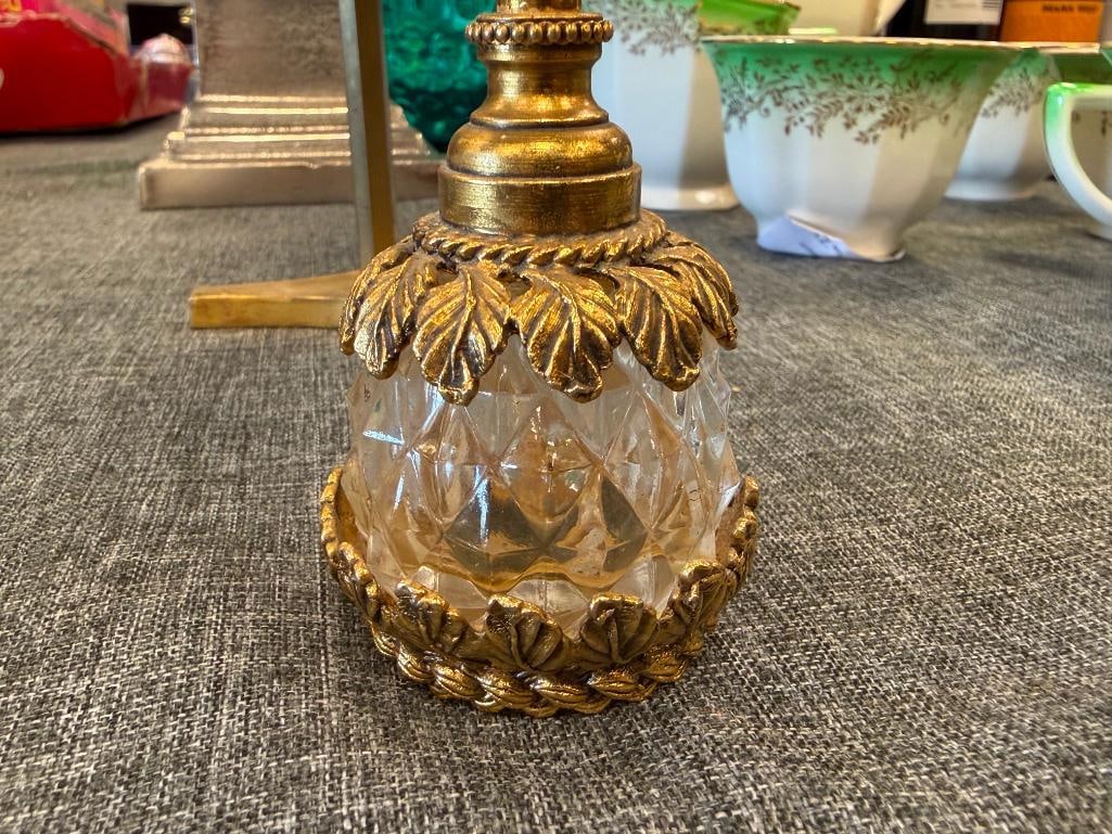 VINTAGE MATSON-STYLE GOLD ORMOLU AND CUT CRYSTAL PERFUME BOTTLE - 3