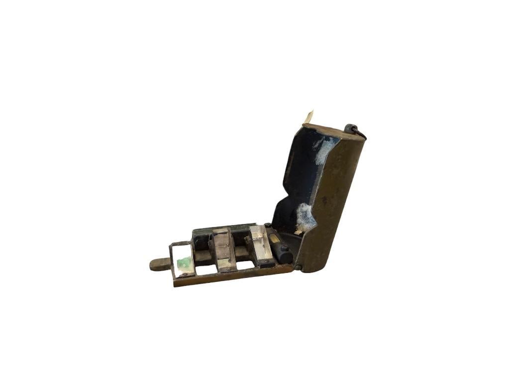 WWII GERMAN FLAKVISIER 33 ANTI-AIRCRAADT REFLEX SIGHT / RANGE FINDER: HINGED SIGHT WITH MULTIPLE OPTICAL PRISMS USED FOR CALCULATING TARGET TRAJECTORIES 2 3/4" L