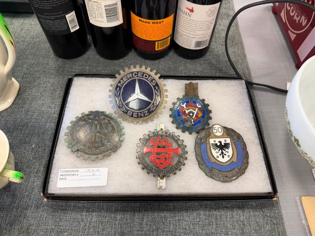 VINTAGE ENAMELED EUROPEAN CAR CLUB GRILL BADGES / EMBLEMS MERCEDES-BENZ, AUTOMOBILE CLUB DE L'ILE - 2
