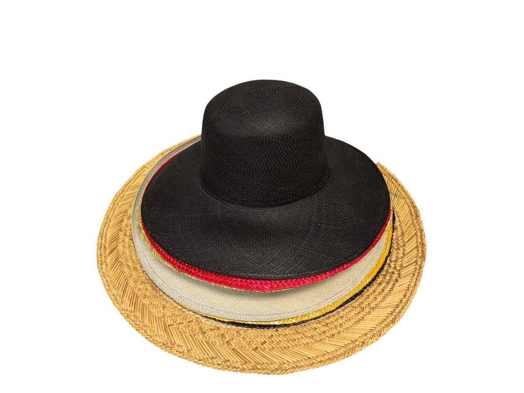 NINE WOMENS WOVEN STRAW FASHION HATES DYED IN VARIOUS COLORS: INCLUDES, NATURAL, BLACK, RED, AND GREY DYED HATS 4" UP TO 6" WIDE BRIMS