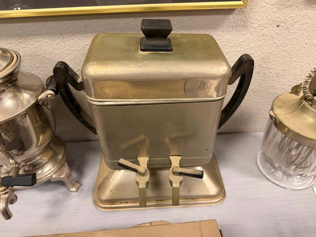 THREE VINTAGE KITCHEN APPLIANCES EDICRAFT SIPHONATOR, ELECTRIC WAFFLE IRON, AND PERCOLATOR - 17