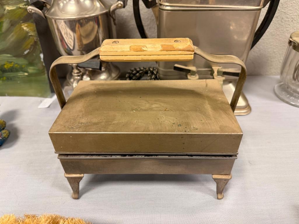 THREE VINTAGE KITCHEN APPLIANCES EDICRAFT SIPHONATOR, ELECTRIC WAFFLE IRON, AND PERCOLATOR - 3