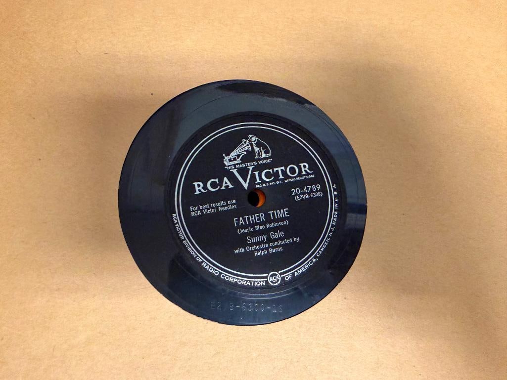 FOUR ALBUMS OF VINTAGE 78 RPM VINYL RECORDS DORIS DAY, BING CROSBY, MELTROME, ETC. - 5
