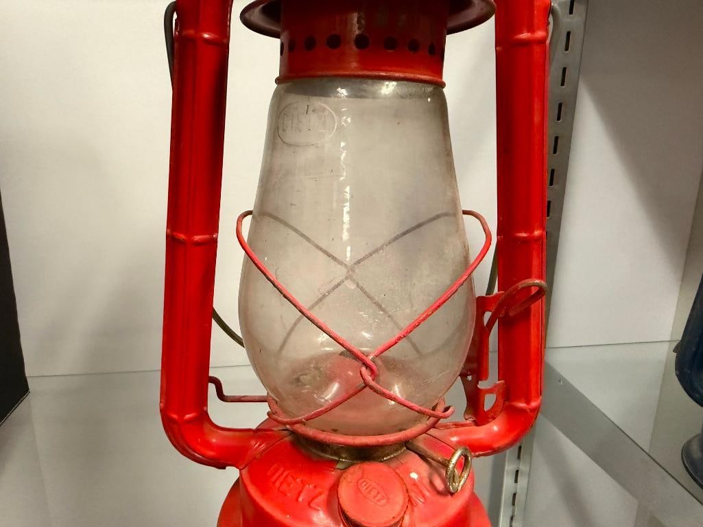 TWO VINTAGE KEROSENE OIL LANTERS INCLUDING RED DIETZ JUNIOR NO. 20 AND GUANG-ZHOU BLUE LANTERN - 7