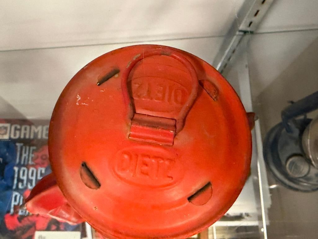 TWO VINTAGE KEROSENE OIL LANTERS INCLUDING RED DIETZ JUNIOR NO. 20 AND GUANG-ZHOU BLUE LANTERN - 8