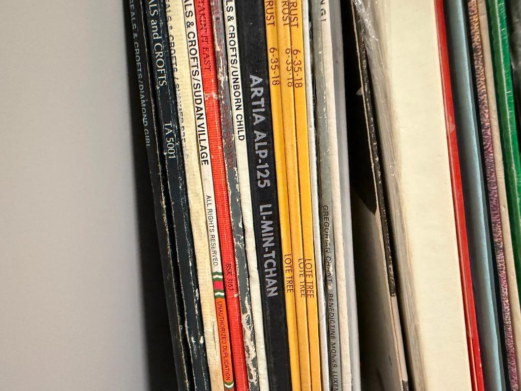 COLLECTIBLE 33 1/3 RPM LP VINYL RECORD ALBUMS INCLUDING EARTH, WIND, & FIRE, BILLY JOEL, BEETHOVEN - 4