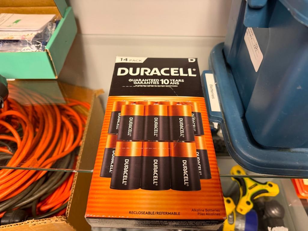 SMALL TUB FULL OF ASSORTED BATTERIES INCLUDING TWO DURACELL 14 PACK D BATTERIES - 3