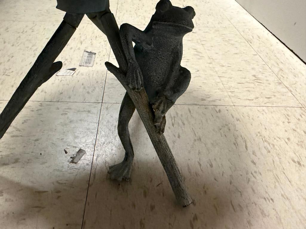 SPI " FROG FRIENDS " CAST ALUMINUM YARD ART AND WROUGHT IRON FROG PLANT STAND - 10