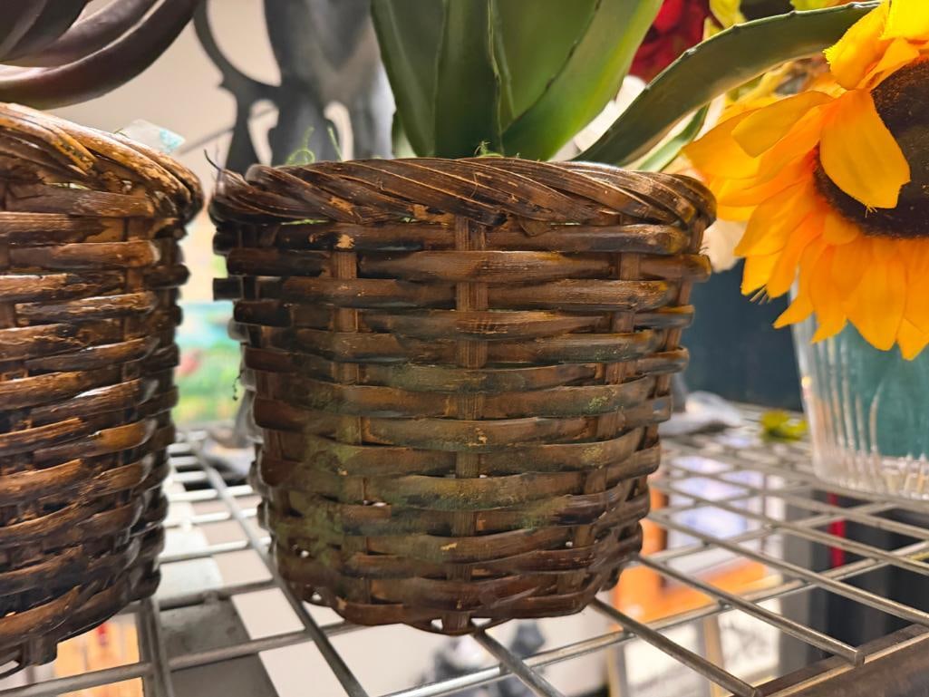 SPI " FROG FRIENDS " CAST ALUMINUM YARD ART AND WROUGHT IRON FROG PLANT STAND - 20