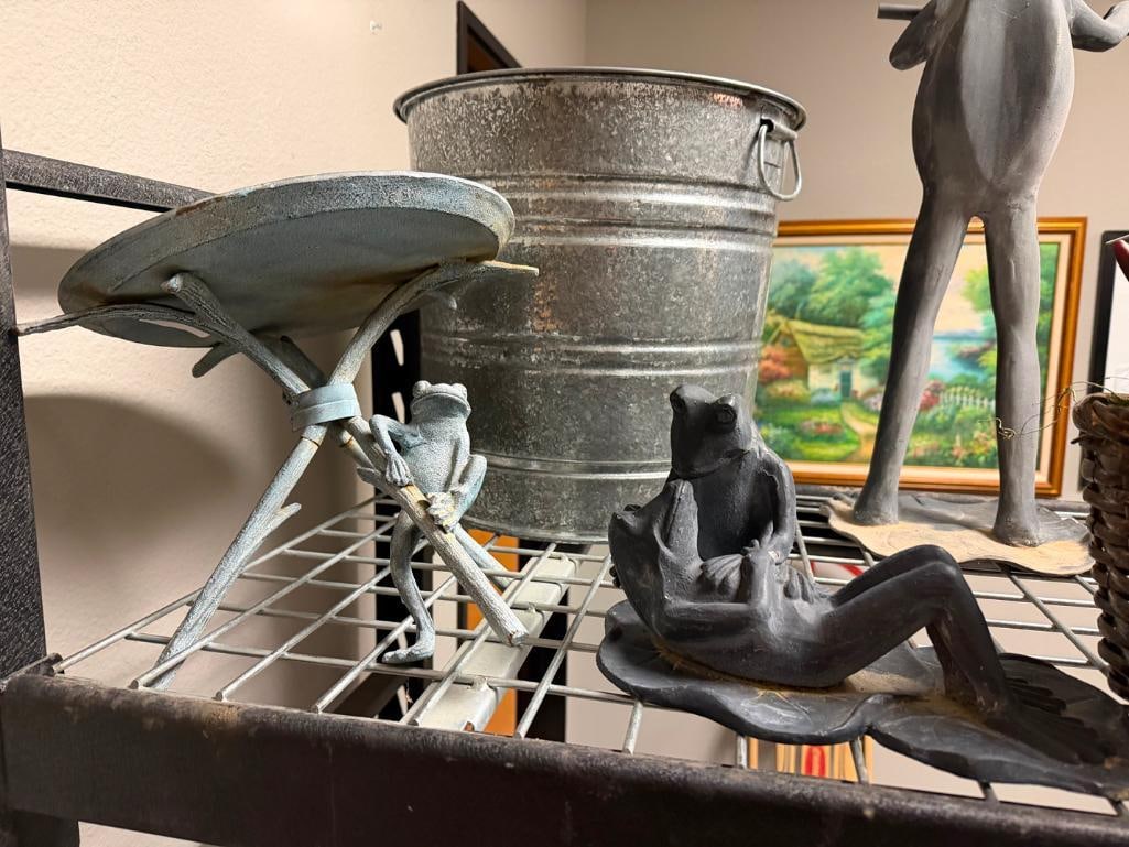 SPI " FROG FRIENDS " CAST ALUMINUM YARD ART AND WROUGHT IRON FROG PLANT STAND - 2