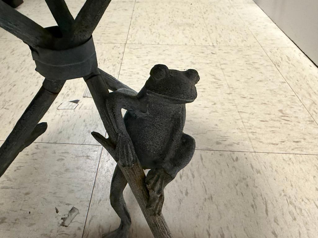 SPI " FROG FRIENDS " CAST ALUMINUM YARD ART AND WROUGHT IRON FROG PLANT STAND - 9