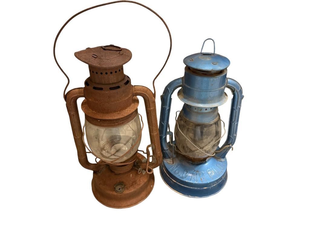 TWO VINTAGE KEROSENE OIL LANTERNS INCLUDING DIETZ NO. 2 D-;LITE AND DIETZ NO. 8 AIR PILOT LANTERN (1 of 11)
