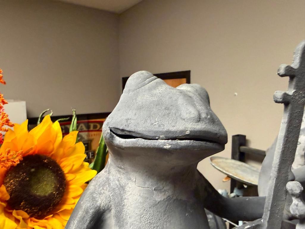 SET OF THREE SPI CAST ALUMINUM " FROG FRIENDS " MUSICAL FROG YARD ART SCULPTURES - 10