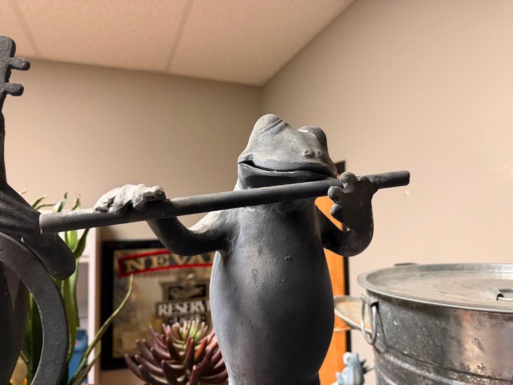 SET OF THREE SPI CAST ALUMINUM " FROG FRIENDS " MUSICAL FROG YARD ART SCULPTURES - 13
