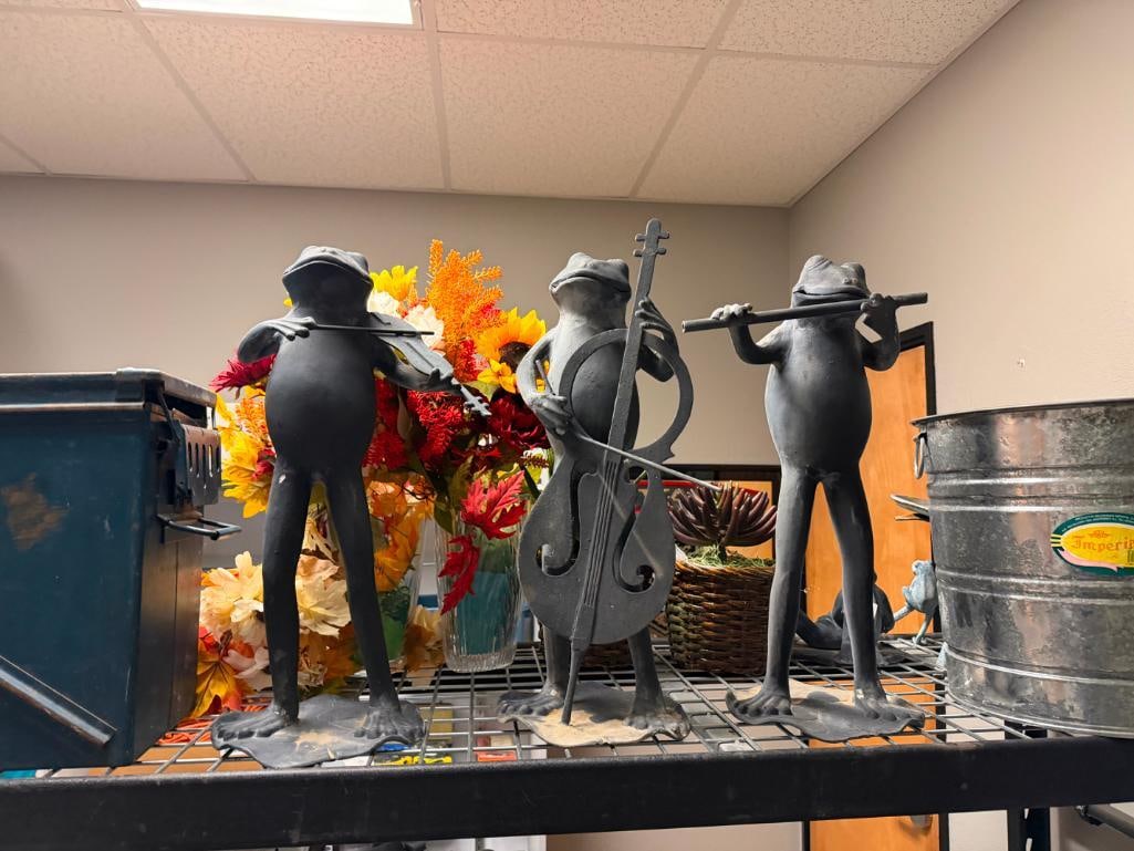 SET OF THREE SPI CAST ALUMINUM " FROG FRIENDS " MUSICAL FROG YARD ART SCULPTURES - 2