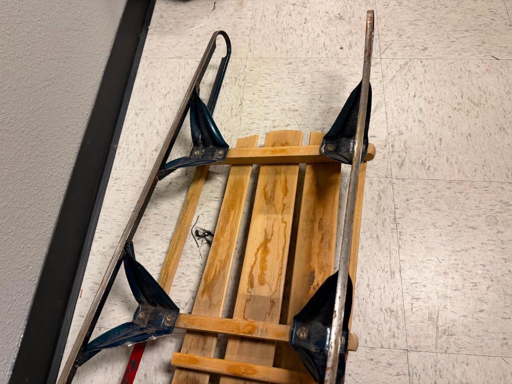 VINTAGE GLADDING CHAMPION FASTBACK SNOW SLED WITH FLOATING STEERING DESIGN - 11