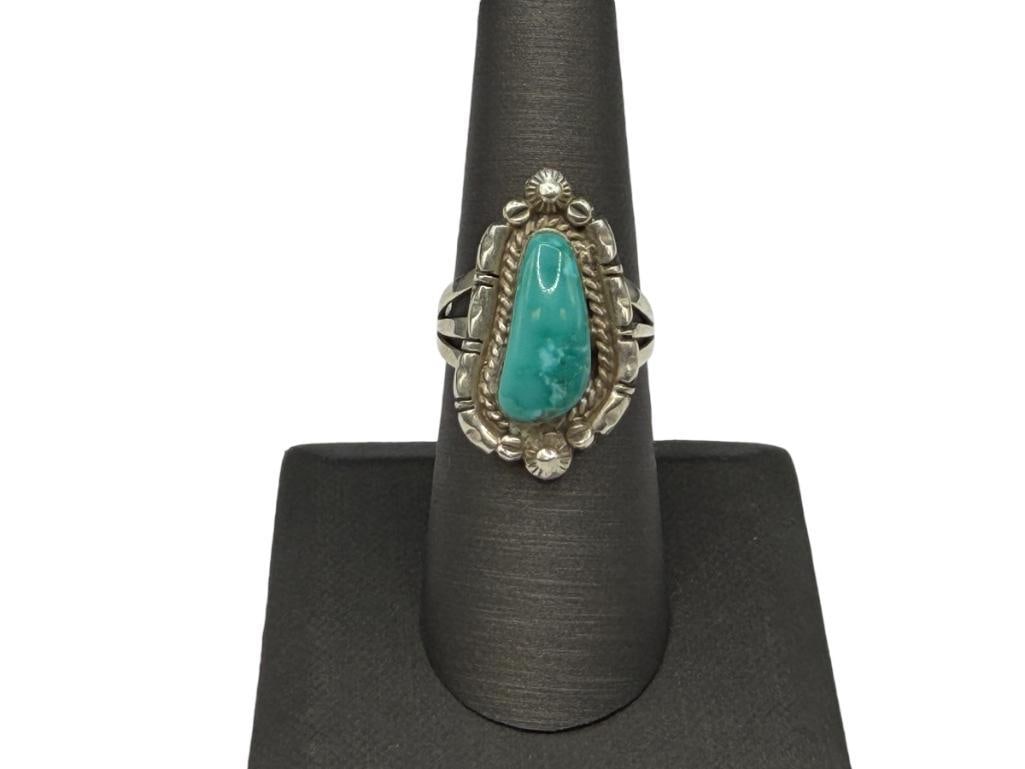 VINTAGE NAVAJO DESIGN STERLING SILVER TURQUOISE RING: FEATURING FREEFORM SHAPE DESIGN SIZE 7 1/4, 1 1/8" FRONT, 6.55 GRAMS