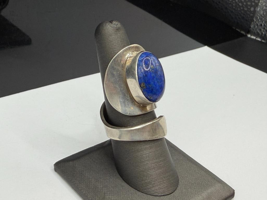 VINTAGE MODERNIST DESIGN STERLING SILVER OVAL CABOCHON BLUE LAPIS RING - 2