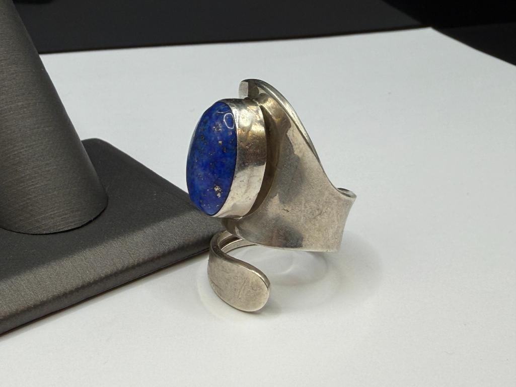 VINTAGE MODERNIST DESIGN STERLING SILVER OVAL CABOCHON BLUE LAPIS RING - 3