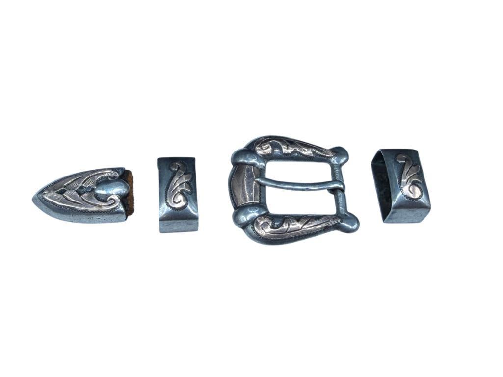 VINTAGE MEXICO MADE STERLING SILVER AND GOLD PLATED WESTERN MOTIF BELT BUCKLE SET: INCLUDES BELT BUCKLE, BELT TIP, AND TWO BELT LOOPS, TWO PIECES ARE MARKED BUCKLE IS 1 3/8", 32.58 GRAMS TOTAL
