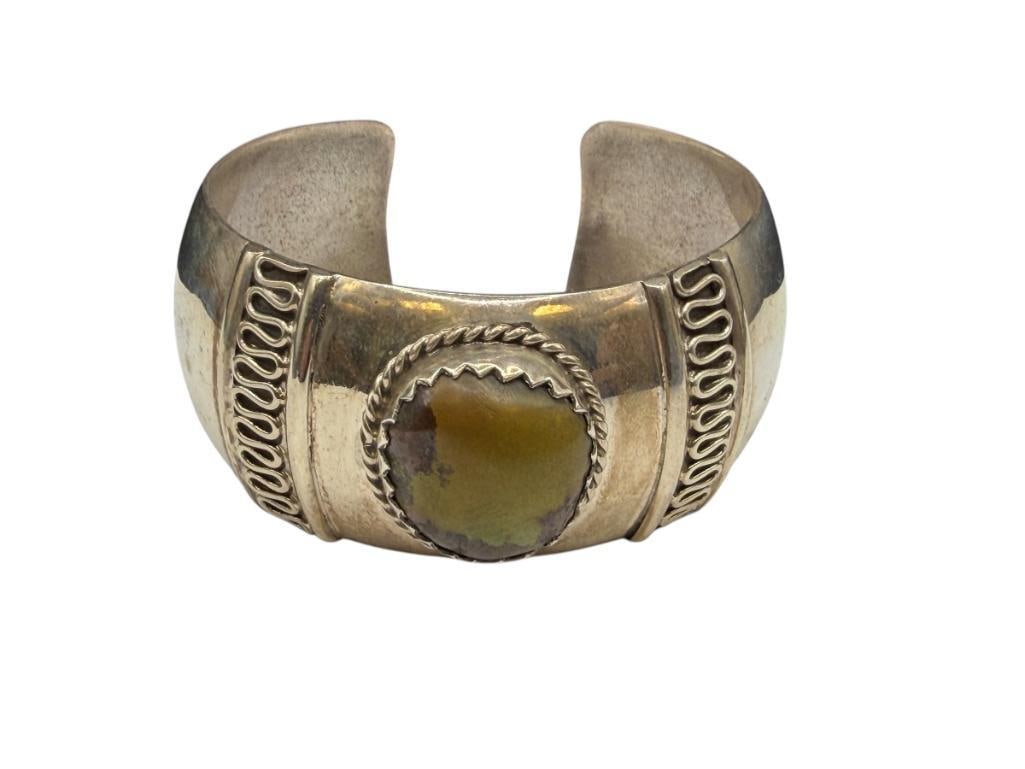 VINTAGE NAVAJO DESIGN STERLING SILVER ROUND STONE CABOCHON CUFF BRACELET: STONED IS HARD TO IDENTIFY, MIGHT BE TYPE OF TURQUOISE OR EVEN YELLOW VARISCITE 2 1/4" CUFF WRIST WIDTH X 1 1/8" THICK, 21MM X 18MM STONE, 46.23 GRAMS