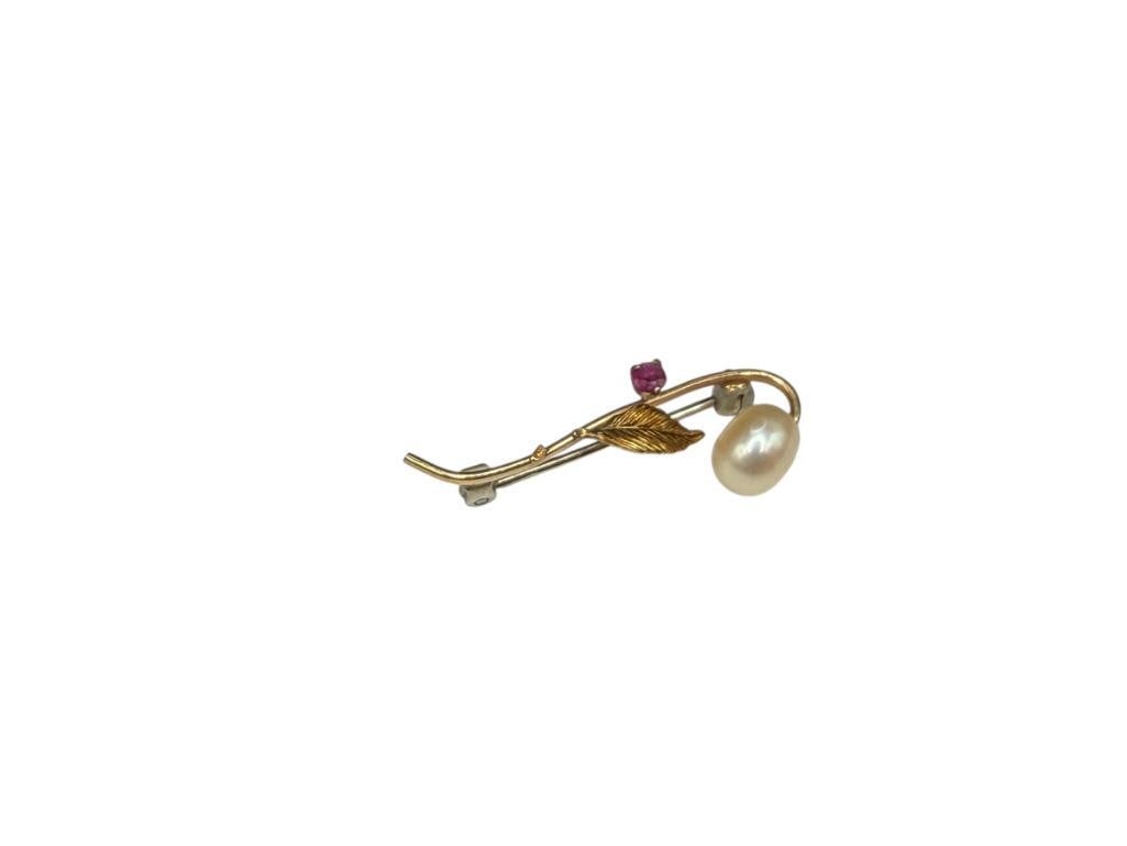 10K YELLOW GOLD PEARL AND ROUND CUT RUBY FLORAL DESIGN BROOCH: CLIP IS NOT GOLD 1", .71 GRAM, 1MM RUBY, 5MM PEARL