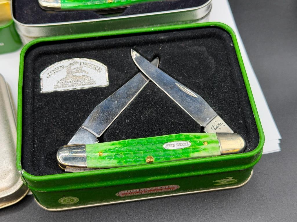 THREE JOHN DEERE TRACTOR THEMED POCKET KNIVES INCLUDING TWO CASE XX DYED BONE HANDLE KNIVES - 2