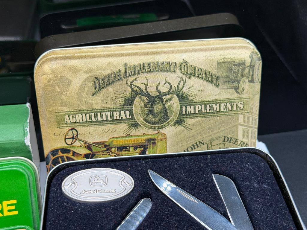 THREE JOHN DEERE TRACTOR THEMED POCKET KNIVES INCLUDING TWO CASE XX DYED BONE HANDLE KNIVES - 7