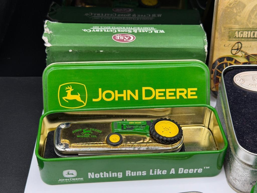 THREE JOHN DEERE TRACTOR THEMED POCKET KNIVES INCLUDING TWO CASE XX DYED BONE HANDLE KNIVES - 9