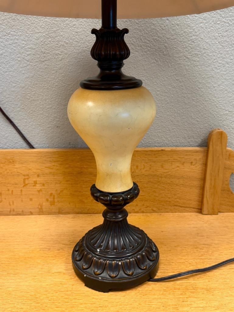 OIL RUBBED BRONZE TONED FRENCH STYLED DECORATIVE TABLE LAMP WITH BULBOUS CENTER IN IVORY COLOR - 2