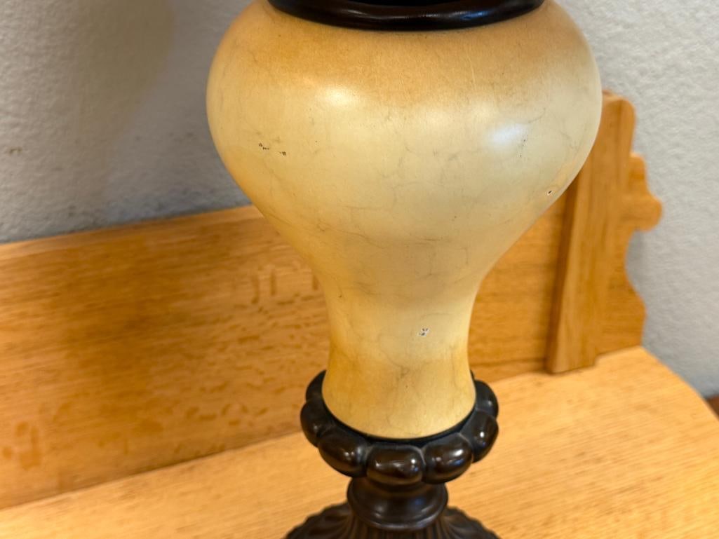 OIL RUBBED BRONZE TONED FRENCH STYLED DECORATIVE TABLE LAMP WITH BULBOUS CENTER IN IVORY COLOR - 4