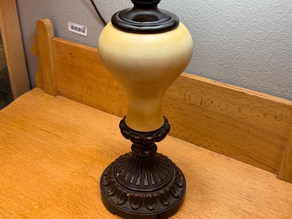 OIL RUBBED BRONZE TONED FRENCH STYLED DECORATIVE TABLE LAMP WITH BULBOUS CENTER IN IVORY COLOR - 7