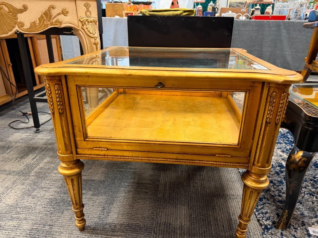 NEOCLASSICAL FRENCH STYLED GLASS TOP DISPLAY ENDTABLE WITH AN ORNATE GILDED FINISH - 2