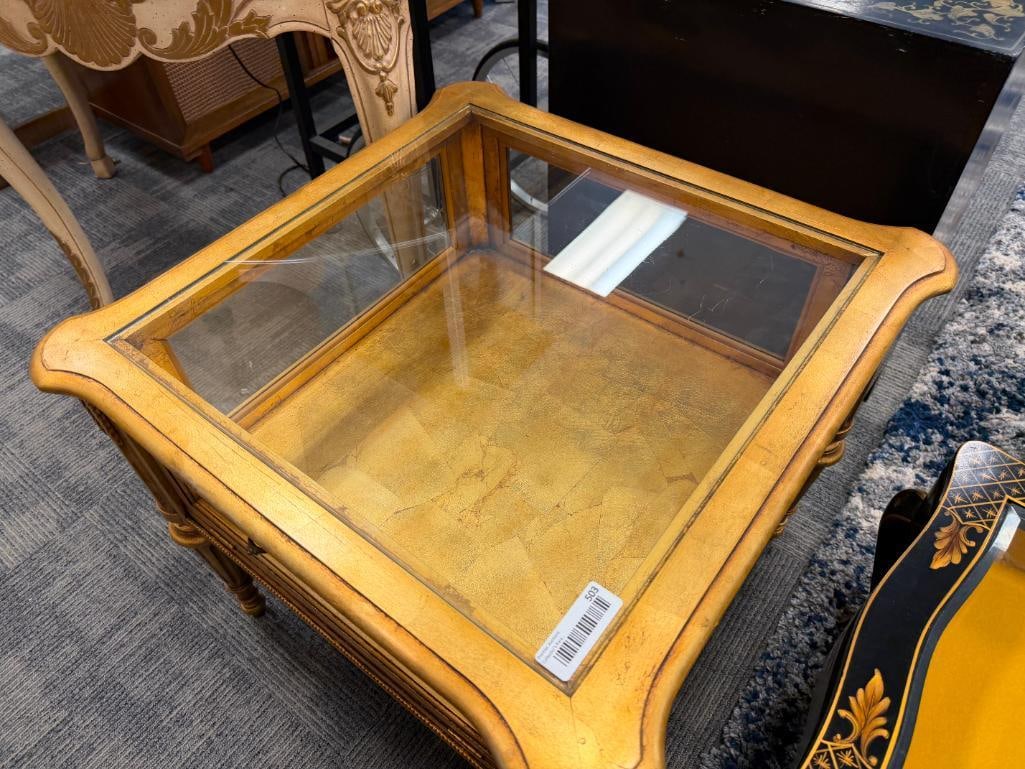 NEOCLASSICAL FRENCH STYLED GLASS TOP DISPLAY ENDTABLE WITH AN ORNATE GILDED FINISH - 3