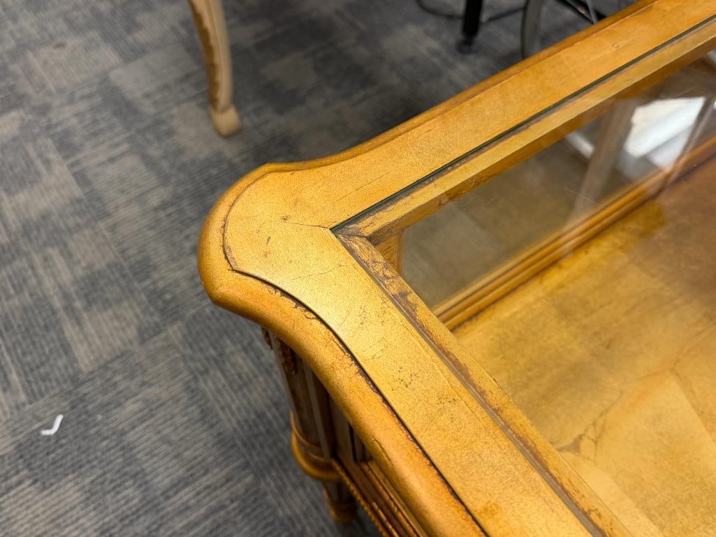 NEOCLASSICAL FRENCH STYLED GLASS TOP DISPLAY ENDTABLE WITH AN ORNATE GILDED FINISH - 4